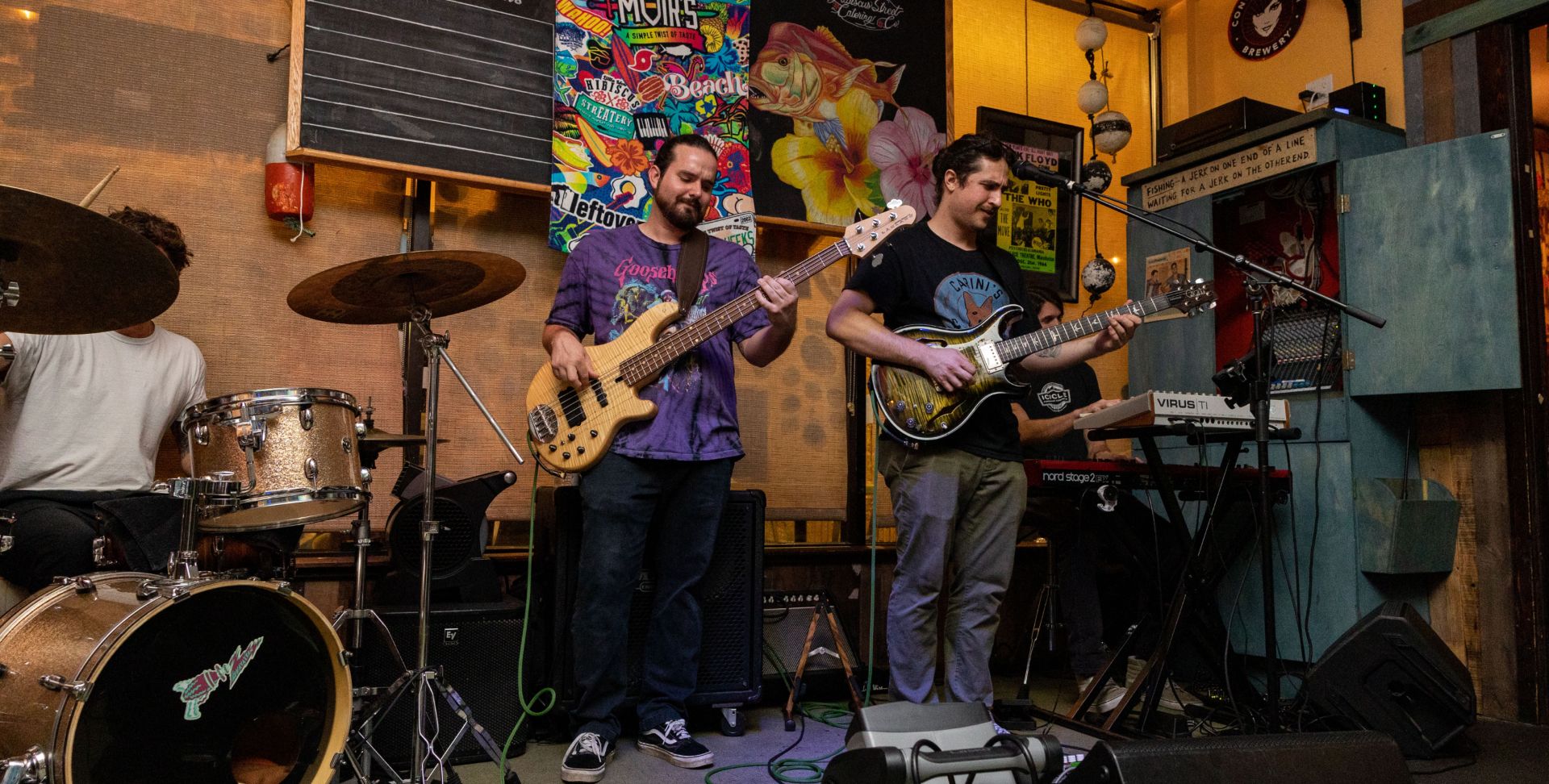 Live Music at the Food Shack with two guitarists